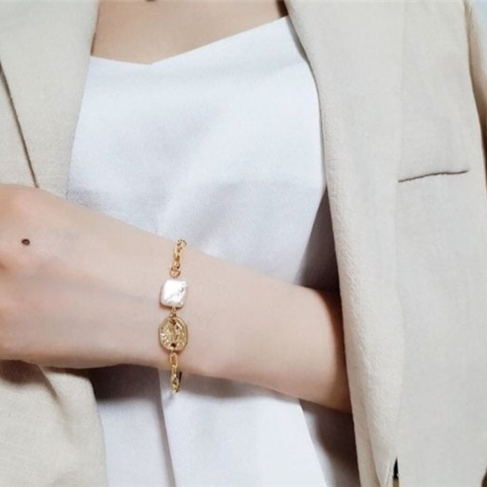 New Pearl hammered coin Gold bracelet
